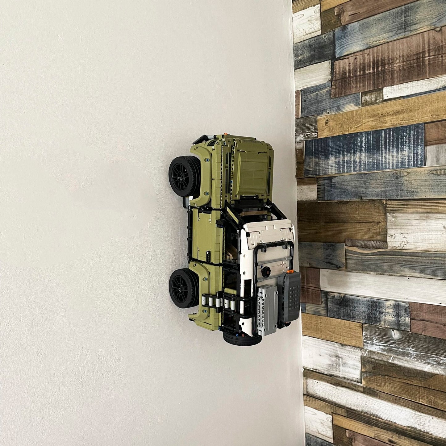 Wall mounted car stand For LEGO Technic™ Land Rover Defender 42110