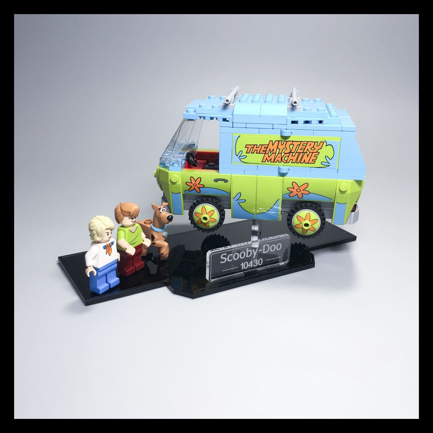 Scooby-Doo Mystery Machine Acrylic Display Stand (75902) – Laser Frame